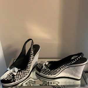 COACH SIGNATURE PRINT SLINGBACKS